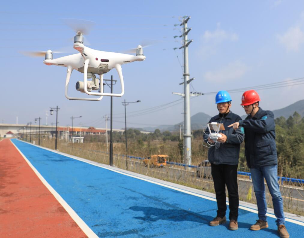 杭州萧山供电应用无人机为山区配电线路“把脉”